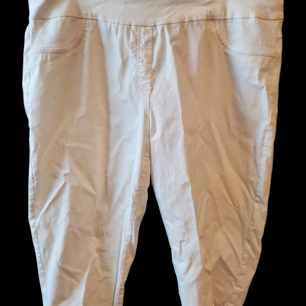White Capri Pants